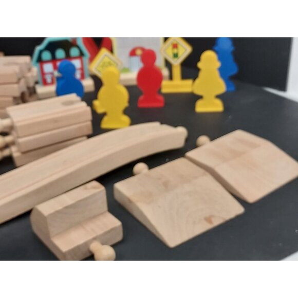 Wooden & Plastic Train Set Shanghai Wooden Arts & Crafts Co Ltd- 50 Pieces - Picture 7 of 7